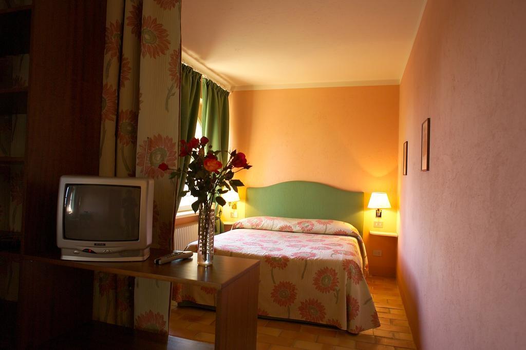 Agriturismo Il Torrione Pinerolo Pokoj fotografie