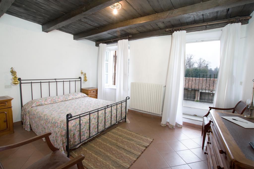 Agriturismo Il Torrione Pinerolo Pokoj fotografie